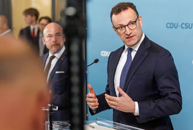 Statement vor den Fraktionssitzung der CDU CSU Jens Spahn, Fraktionsvorsitzender der CDU CSU und Alexander Hoffmann im Bundestag, spricht während eines Statement vor der Fraktionssitzung am 20.05.25 in Berlin. Berlin Berlin Deutschland Reichstag