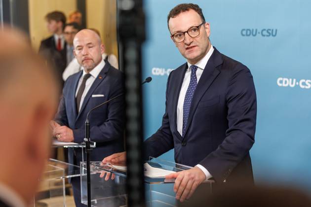Statement vor den Fraktionssitzung der CDU CSU Jens Spahn, Fraktionsvorsitzender der CDU CSU und Alexander Hoffmann im Bundestag, spricht während eines Statement vor der Fraktionssitzung am 20.05.25 in Berlin. Berlin Berlin Deutschland Reichstag