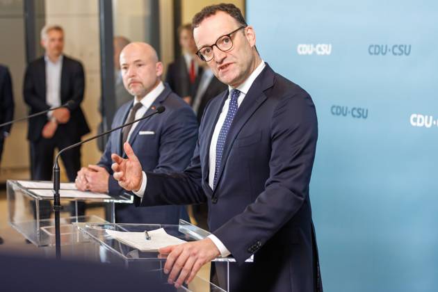 Statement vor den Fraktionssitzung der CDU CSU Jens Spahn, Fraktionsvorsitzender der CDU CSU und Alexander Hoffmann im Bundestag, spricht während eines Statement vor der Fraktionssitzung am 20.05.25 in Berlin. Berlin Berlin Deutschland Reichstag