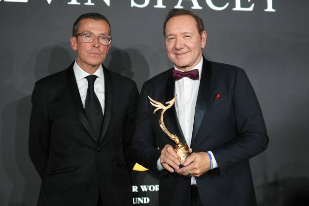 Bilder des Jahres 2025, Entertainment 05 Mai Entertainment Themen der Woche KW21 Better World Fund Gala Evening at the Carlton Hotel during the 78th Cannes International Film Festival Manuel Collas de La Roche, Kevin Spacey Better World Fund Gala Evening at the Carlton Hotel during the 78th Cannes International Film Festival on May 20, 2025 Lionel Urman Bestimage Better World Fund Gala Evening at the Carlton Hotel during the 78th Cannes International Film Festival on May 20, 2025 Cannes France  Copyright: xLIONELxURMANxx xBESTIMAGExLIONELxURMANxx xBESTIMAGEx