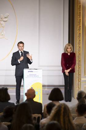 Non Au Harcelement Awards Ceremony - Paris French President Emmanuel Macron (L) speaks next to his wife Brigitte Macron at the No to Bullying award ceremony at the Elysee Palace in Paris, France, 21 May 2025. France s Ministry of National Education organizes each year the Non au harcelement (No to Bullying) contest in schools to raise awareness and promote values such as kindness and inclusion. Photo by Eliot Blondet ABACAPRESS.COM Paris France France  Copyright: xBlondetxEliot ABACAx