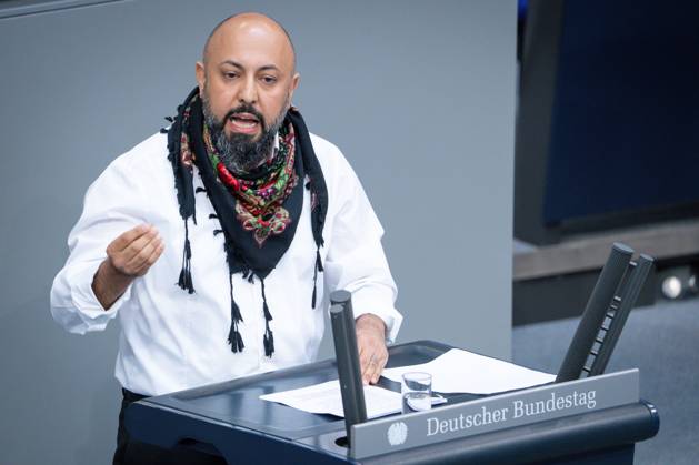 Deutscher Bundestag, 7. Plenarsitzung Ferat Kocak (Die Linke) im Portrait bei seiner Rede zum Tagesordnungspunkt Reform der Einbuergerungspolitik bei der 7. Sitzung des Deutschen Bundestag in Berlin, 22.05.2025 Berlin Berlin Deutschland
