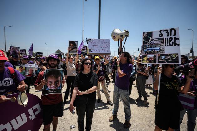 Bilder des Jahres 2025, News 05 Mai News Themen der Woche KW21 News Bilder des Tages May 23, 2025, Sedrot, Sderot, israel: Israelis protest near the border with Gaza, calling for an immediate ceasefire Sedrot israel - ZUMAq101 20250523_zip_q101_008 Copyright: xSaeedxQaqx