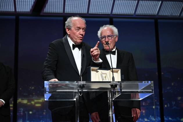 Cannes - Closing Ceremony Belgian co-Producer Luc Dardenne and Belgian co-Producer Jean-Pierre Dardenne speak on stage after winning the Best Screenplay prize for the film Jeunes Meres (The Young Mother s Home) during the closing ceremony at the 78th edition of the Cannes Film Festival in Cannes, France, on May 24, 2025. Photo by David Niviere ABACAPRESS.COM Cannes France  Copyright: xNivierexDavid ABACAPRESS.COMx