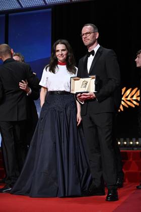 Cannes - Palme d Or Winner Jafar Panahi Juliette Binoche and Joachim Trier with the Grand Prix Award for Sentimental Value onstage during the closing ceremony at the 78th annual Cannes Film Festival at Palais des Festivals on May 24, 2025 in Cannes, France, on May 24, 2025. Photo by David Niviere ABACAPRESS.COM Cannes France  Copyright: xNivierexDavid ABACAPRESS.COMx