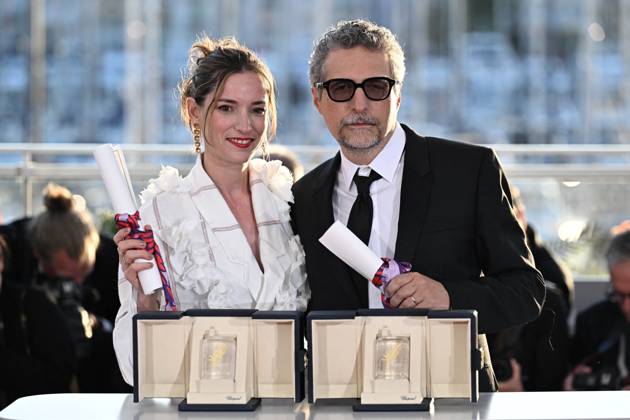 Cannes - Palme D Or Winners Photocall Brazilian Director Kleber Mendonca Filho poses with his partner French film producer Emilie Lesclaux during a photocall after winning the Best Director prize for the film O Agente Secreto (The Secret Agent) and with the Best Actor Prize on behalf of Brazilian actor Wagner Moura during the closing ceremony at the 78th edition of the Cannes Film Festival in Cannes, France, on May 24, 2025. Photo by David Niviere ABACAPRESS.COM Cannes France  Copyright: xNivierexDavid ABACAPRESS.COMx