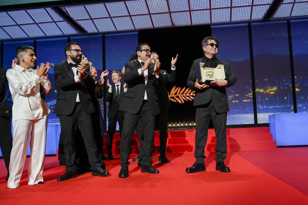 78eme Festival International du Film de Cannes Ceremonie de remise de prix 78th International Cannes Film Festival Closing ceremony and awards Jafar Panahi receives the Palme dOr for his film A Simple Accident 445097 2025 05 24 France Panahi, Jafar  Copyright: xSergexArnalx xStarfacex STAR_445097_046