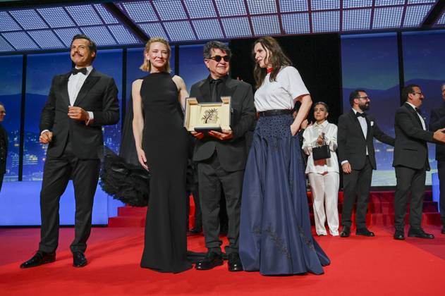 78eme Festival International du Film de Cannes Ceremonie de remise de prix 78th International Cannes Film Festival Closing ceremony and awards Jafar Panahi receives the Palme dOr for his film A Simple Accident 445097 2025 05 24 France Panahi, Jafar Binoche, Juliette Blanchett, Cate Lafitte, Laurent  Copyright: xSergexArnalx xStarfacex STAR_445097_048