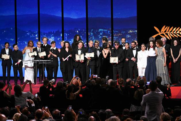 Cannes Closing Ceremony AM Hasan Hadi, winner of the Camera d’Or for Best First Film for The President’s Cake, Alexandre Mallet-Guy, Daniel Auteuil, Tawfeek Barhom, winner of the Palme d’Or for Best Short Film for I m Glad You re Dead Now, Laurent Lafitte, Solmaz Panahi, Jury Member Carlos Reygadas, Jafar Panahi, winner of the Palme d’Or Award for It Was Just an Accident, Ebrahim Azizi, Hadis Pakbaten, Majid Panahi, Luc Dardenne, winner of the Best Screenplay Award for Young Mothers, Maryam Afsharimovahed, Jean-Pierre Dardenne, winner of the Best Screenplay Award for Young Mothers, Joachim Trier, winner of the Grand Prix Award for Sentimental Value, Jury President Juliette Binoche and Jury Member Leila Slimani attending the Clos Copyright: xMarechalxAurore ABACAx