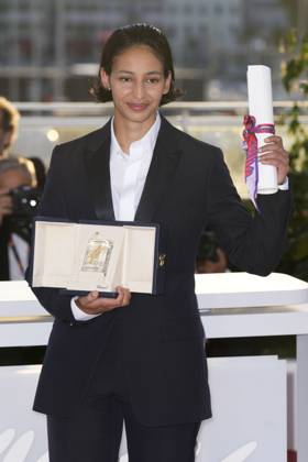 Palme D Or Winners Photocall - The 78th Annual Cannes Film Festival Nadia Melliti poses with the Best Actress Award during the 77th Annual Cannes FIlm Festival in Cannes, France, on May 24, 2025. Cannes France  Copyright: xDanielexCifalÃ x originalFilename: cifala-notitle250524_np9GH.jpg