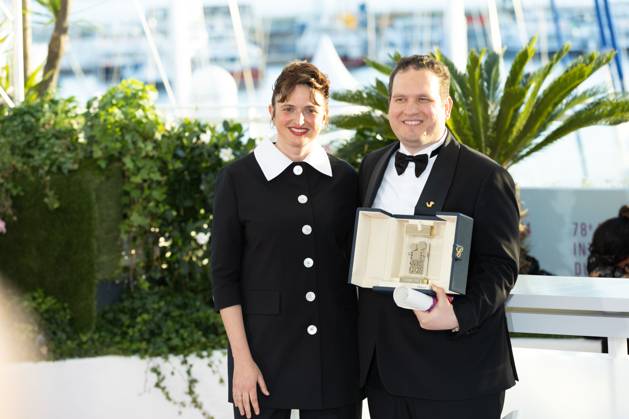 78th Cannes Film Festival - Palme D Or winners photocall CANNES, FRANCE - MAY 24: Camera d Or Jury President Alice Rohrwacher and Hasan Hadi, winner of the Camera d Or for Best First Film for The President s Cake , pose with the Camera d Or for Best First Film during the Palme D Or winners photocall at the 78th annual Cannes Film Festival at Palais des Festivals on May 24, 2025 in Cannes, France. CAP KA Kristina Afanasyeva Cannes CÃ te d Azur France Copyright: xKristinaxAfanasyeva CapitalxPictx