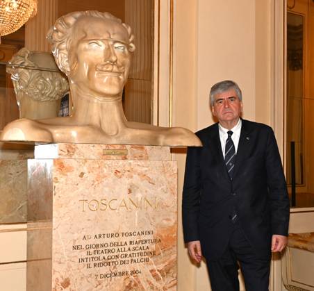 Milan,Italy Teatro alla Scala presentation of the 2025-2026 institutional season Milan, Italy Teatro alla Scala presentation of the 2025-2026 season institutional conference In the photo: Hon.Gianmarco Mazzi Undersecretary of State Ministry of Culture Milan Italy Copyright: xIPA ABACAx
