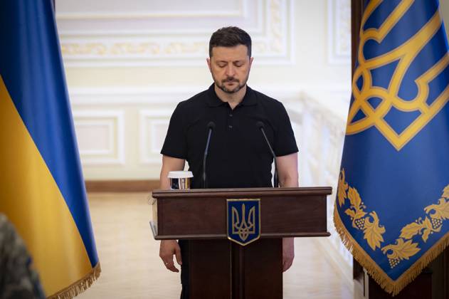 May 27, 2025, Kyiv, Kiev Oblast, Ukraine: Ukrainian President Volodymyr Zelenskyy, stands for a moment of silence during an awards ceremony honoring Special Operation Forces and family members at the Awards Hall of the Mariinsky Palace, May 27, 2025, in Kyiv, Ukraine. Zelenskyy decreed that May 27th will now be Special Operation Forces day. Kyiv Ukraine - ZUMAp138 20250527_zaa_p138_007 Copyright: xUkrainexPresidency UkrainianxPrex