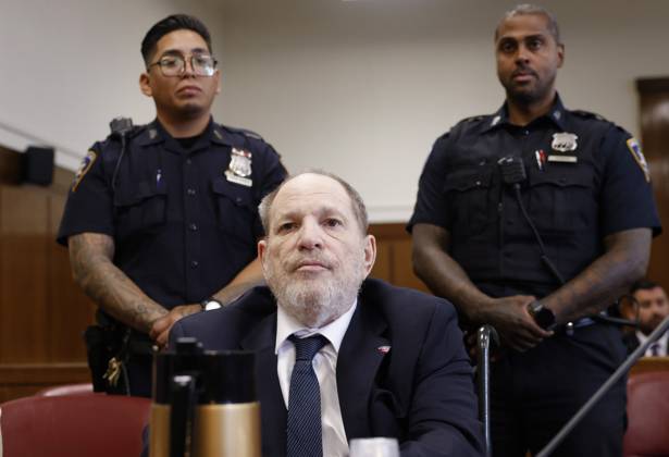 Bilder des Jahres 2025, Entertainment 05 Mai News Bilder des Tages Harvey Weinstein, former co-chairman of the Weinstein Co., sits in the courtroom at his criminal trial at Manhattan Criminal Court on Tuesday, May 27, 2025 in New York City. Weinstein faces a retrial on rape and sex assault charges for which a previous 2017 conviction by a jury was overturned by an appeals court that ruled the way witnesses were handled was unlawful.  NYP20250527104 JohnxAngelillo