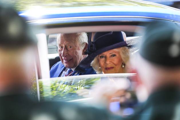 Entertainment Themen der Woche KW22 Bilder des Jahres 2025, Entertainment 05 Mai Entertainment Bilder des Tages May 27, 2025, Ottawa, On, CAN: King Charles and Queen Camilla depart after laying a wreath at the Tomb of the Unknown Soldier at the National War Memorial in Ottawa during a royal visit on Tuesday, May 27, 2025. Ottawa CAN  - ZUMAc35_ 20250527_zaf_c35_331 Copyright: xJustinxTangx