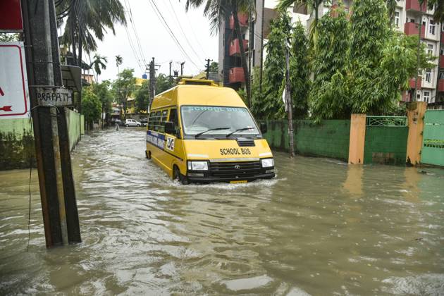 Bilder des Jahres 2025, News 05 Mai News Bilder des Tages Aftermath of heavy rain in Guwahati of India GUWAHATI, ASSAM, INDIA - MAY 30: A school bus move on a waterlogged road following heavy rainfall in Guwahati, India on May 30, 2025. Hafiz Ahmed Anadolu Guwahati India. Editorial use only. Please get in touch for any other usage.  Copyright: x2025xAnadoluxHafizxAhmedx