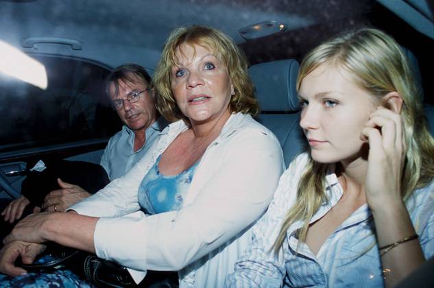 The Man Who Sued God premiere SAM NEILL, KIRSTEN DUNST & Mum The Man Who Sued God Film Premiere at Warner Village West end in car London Great Britain Copyright: xAdamxHoughton CapitalxPicturesx