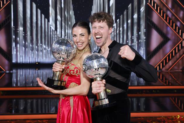 Entertainment Themen der Woche KW22 Bilder des Jahres 2025, Entertainment 05 Mai Entertainment Bilder des Tages Profitänzerin Ekaterina Leonova und Profitänzer Valentin Lusin gewinnen die Lets Dance Profi-Challenge 2025 in den MMC-Studios Ossendorf. Köln, 30.05.2025 NRW Deutschland Copyright: xChristophxHardtx