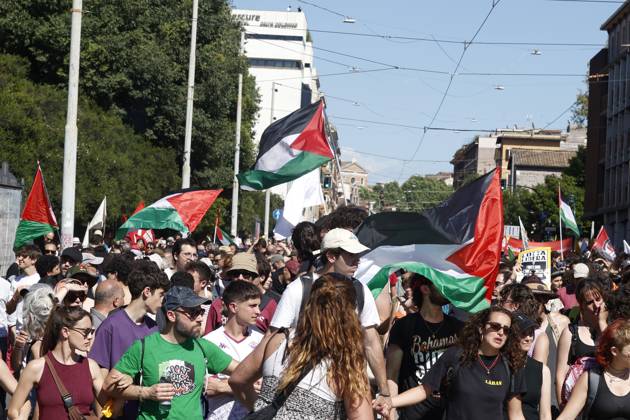 Demonstration against the Italian government s security decree in Rome ROME, ITALY - MAY 31: Palestinian flags are seen during a demonstration against the Italian government s security decree in Rome, Italy, on May 31, 2025. Riccardo De Luca Anadolu Rome Italy. Editorial use only. Please get in touch for any other usage. Copyright: x2025xAnadoluxRiccardoxDexLucax