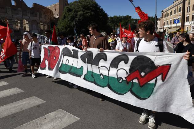 Demonstration against the Italian government s security decree in Rome ROME, ITALY - MAY 31: Protesters attend a demonstration against the Italian government’s security decree in Rome, Italy, on May 31, 2025. Riccardo De Luca Anadolu Rome Italy. Editorial use only. Please get in touch for any other usage. Copyright: x2025xAnadoluxRiccardoxDexLucax