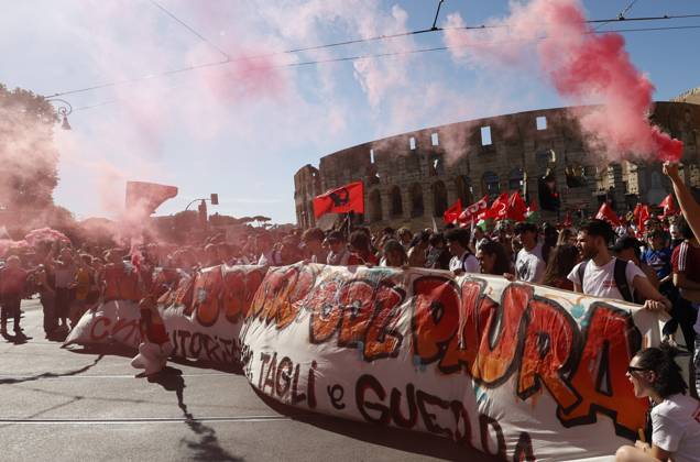 Demonstration against the Italian government s security decree in Rome ROME, ITALY - MAY 31: Protesters attend a demonstration against the Italian government’s security decree in Rome, Italy, on May 31, 2025. Riccardo De Luca Anadolu Rome Italy. Editorial use only. Please get in touch for any other usage. Copyright: x2025xAnadoluxRiccardoxDexLucax
