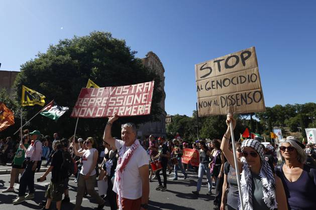 Demonstration against the Italian government s security decree in Rome ROME, ITALY - MAY 31: Protesters attend a demonstration against the Italian government’s security decree in Rome, Italy, on May 31, 2025. Riccardo De Luca Anadolu Rome Italy. Editorial use only. Please get in touch for any other usage. Copyright: x2025xAnadoluxRiccardoxDexLucax