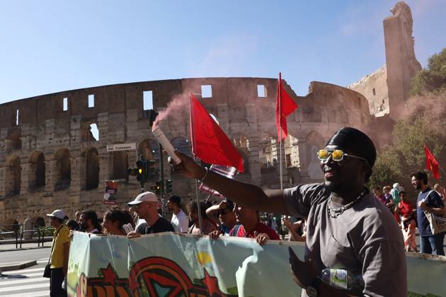 Demonstration against the Italian government s security decree in Rome ROME, ITALY - MAY 31: Protesters attend a demonstration against the Italian government’s security decree in Rome, Italy, on May 31, 2025. Riccardo De Luca Anadolu Rome Italy. Editorial use only. Please get in touch for any other usage. Copyright: x2025xAnadoluxRiccardoxDexLucax