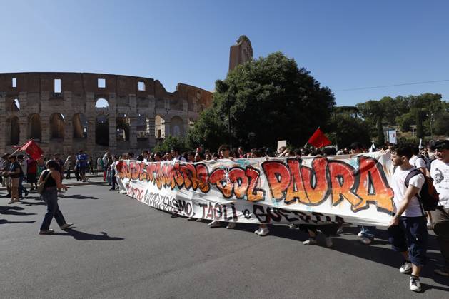 Demonstration against the Italian government s security decree in Rome ROME, ITALY - MAY 31: Protesters attend a demonstration against the Italian government’s security decree in Rome, Italy, on May 31, 2025. Riccardo De Luca Anadolu Rome Italy. Editorial use only. Please get in touch for any other usage. Copyright: x2025xAnadoluxRiccardoxDexLucax