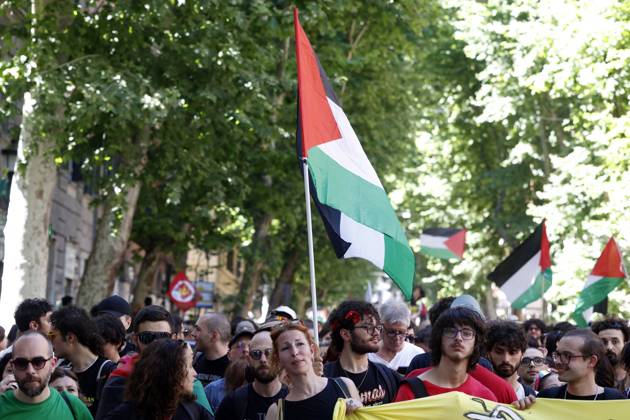 Demonstration against the Italian government s security decree in Rome ROME, ITALY - MAY 31: Palestinian flags are seen during a demonstration against the Italian government s security decree in Rome, Italy, on May 31, 2025. Riccardo De Luca Anadolu Rome Italy. Editorial use only. Please get in touch for any other usage. Copyright: x2025xAnadoluxRiccardoxDexLucax