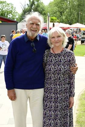 Achim Wolff und Rita Feldmeier beim Beelitzer Spargelfest 2025 auf der Beelitzer Freilichtbühne. Beelitz, 01.06.2025