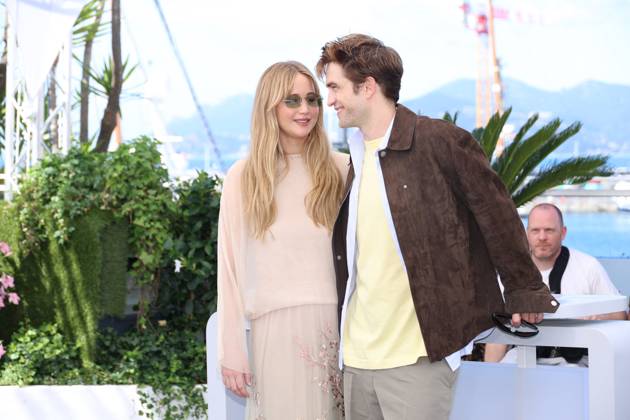 78ème Festival International du Film de Cannes Jennifer Lawrence et Robert Pattinson au photocall de Die My Love lors du 78ème Festival International du Film de Cannes, au Palais des Festivals à Cannes, France, le 18 mai 2025 Photo Bestimage Die my love photocall at the 78th annual Cannes Film Festival at Palais des Festivals in Cannes, France, on May 18, 2025 Cannes France  Copyright: xDenisxGuignebourgx xBestimagexDenisxGuignebourgx xBestimagex