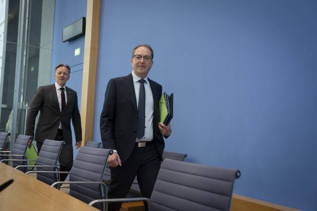 Bundespressekonferenz in Berlin, Vorstellung des BKA-Bundeslagebildes Cybercrime 2024 Bundespressekonferenz, Holger Münch, Alexander Dobrindt Bundespressekonferenz, BPK, Holger Münch, Präsident, BKA Alexander Dobrindt, BMI, Bundesinnenminister Berlin Berlin GER