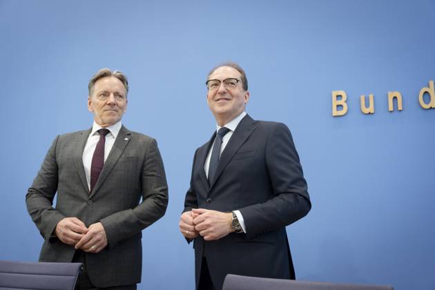 Bundespressekonferenz in Berlin, Vorstellung des BKA-Bundeslagebildes Cybercrime 2024 Bundespressekonferenz, Holger Münch, Alexander Dobrindt Bundespressekonferenz, BPK, Holger Münch, Präsident, BKA Alexander Dobrindt, BMI, Bundesinnenminister Berlin Berlin GER