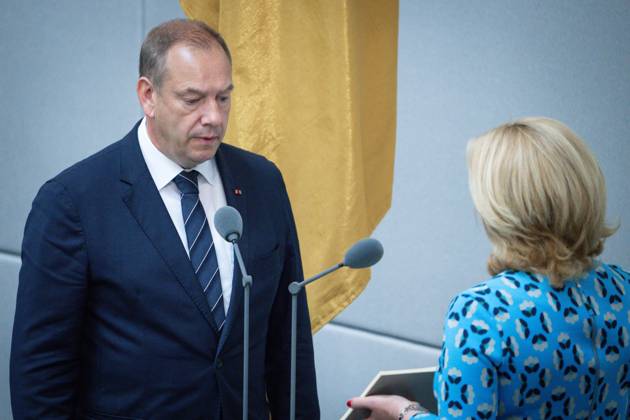 Deutscher Bundestag, 10. Plenarsitzung Wehrbeauftragten Henning Otte liest den Eid fuer die Eidesleistung zum neuen Wehrbeauftragten mit Julia Kloeckner bei der 10. Sitzung des Deutschen Bundestag in Berlin, 05.06.2025 Berlin Berlin Deutschland