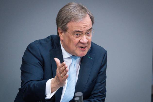 Deutscher Bundestag, 10. Plenarsitzung Armin Laschet (CDU) im Portrait bei seiner Rede mit besonderer Geste zum Tagesordnungspunkt Aktuelle Stunde zur humanitaeren Katastrophe in Gaza bei der 10. Sitzung des Deutschen Bundestag in Berlin, 05.06.2025 Berlin Berlin Deutschland