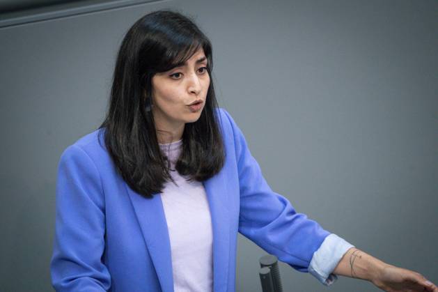 Deutscher Bundestag, 10. Plenarsitzung Rasha Nasr (SPD) im Portrait bei seiner Rede zum Tagesordnungspunkt Aktuelle Stunde zur humanitaeren Katastrophe in Gaza bei der 10. Sitzung des Deutschen Bundestag in Berlin, 05.06.2025 Berlin Berlin Deutschland