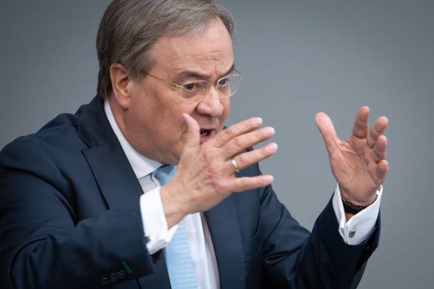 Deutscher Bundestag, 10. Plenarsitzung Armin Laschet (CDU) bei seiner engagnierten Rede mit besonder Geste zum Tagesordnungspunkt Aktuelle Stunde zur humanitaeren Katastrophe in Gaza bei der 10. Sitzung des Deutschen Bundestag in Berlin, 05.06.2025 Berlin Berlin Deutschland