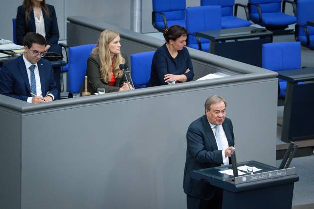Deutscher Bundestag, 10. Plenarsitzung Armin Laschet (CDU) bei seiner Rede mit dem Praesidium im Hintergrund zum Tagesordnungspunkt Aktuelle Stunde zur humanitaeren Katastrophe in Gaza bei der 10. Sitzung des Deutschen Bundestag in Berlin, 05.06.2025 Berlin Berlin Deutschland