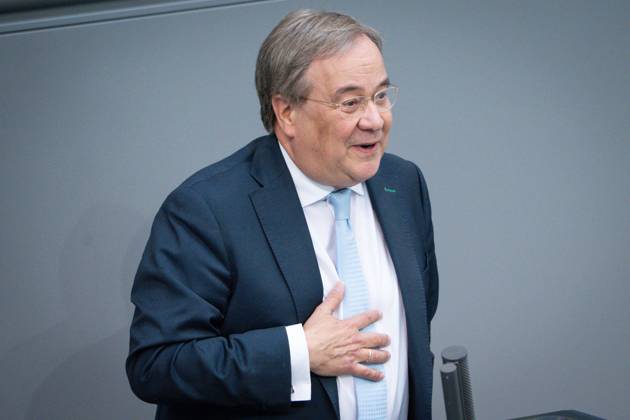 Deutscher Bundestag, 10. Plenarsitzung Armin Laschet (CDU) bei seiner Rede mit Hand auf seiner Brust zum Tagesordnungspunkt Aktuelle Stunde zur humanitaeren Katastrophe in Gaza bei der 10. Sitzung des Deutschen Bundestag in Berlin, 05.06.2025 Berlin Berlin Deutschland
