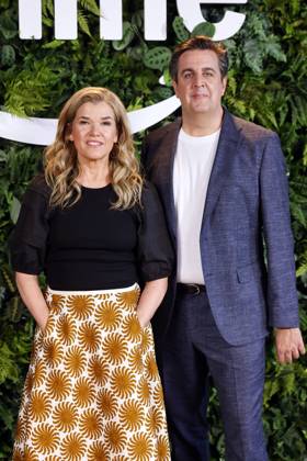 Schauspielerin Anke Engelke und Schauspieler Bastian Pastewka beim Fototermin zur Programmpräsentation Amazon Prime Video presents Deutschland 2025 in den Balloni-Hallen. Köln, 04.06.2025 NRW Deutschland Copyright: xChristophxHardtx