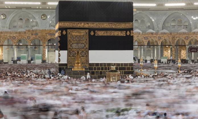 Bilder des Jahres 2025, News 06 Juni News Themen der Woche KW23 Muslim pilgrims perform the dawn prayer around the Kaaba, Islam s holiest shrine, at the Grand Mosque complex in Mecca Muslim pilgrims perform the dawn prayer around the Kaaba, Islam s holiest shrine, at the Grand Mosque complex in Mecca on June 6, 2025, to mark the start of the Eid al-Adha festival, which marks the end of their Hajj pilgrimage. Photo by Saudi Press Agency APA Images Mecca Mecca Saudi Arabia 060625_Mecca_SPA_2_00(13) Copyright: xapaimagesxSaudixPressxAgencyx xapaimagesx