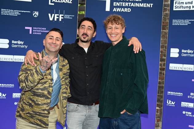 Sänger Sammy Amara ( band Broilers), Eko Fresh und Tim Bendzko , l-r. kommt zur Preisverleihung Deutscher Entertainment Award 2025