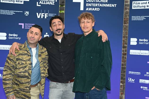 Sänger Sammy Amara ( band Broilers), Eko Fresh und Tim Bendzko , l-r. kommt zur Preisverleihung Deutscher Entertainment Award 2025