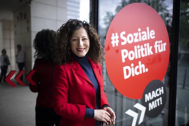 Cansel Kiziltepe - SPD Berlin DEU, Deutschland, Germany, Berlin, 24.05.2025 Portrait Cansel Kiziltepe , Senatorin fuer Arbeit in Berlin SPD (v.l.n.r.) auf dem Landesparteitag der Berliner SPD unter dem Motto Ein Zuhause fuer uns Alle im Willy-Brandt-Haus in Berlin Deutschland en: Portrait Cansel Kiziltepe , Senator for Labor in Berlin SPD at the state party conference of the Berlin SPD under the motto A home for us all in the Willy Brandt House in Berlin Germany