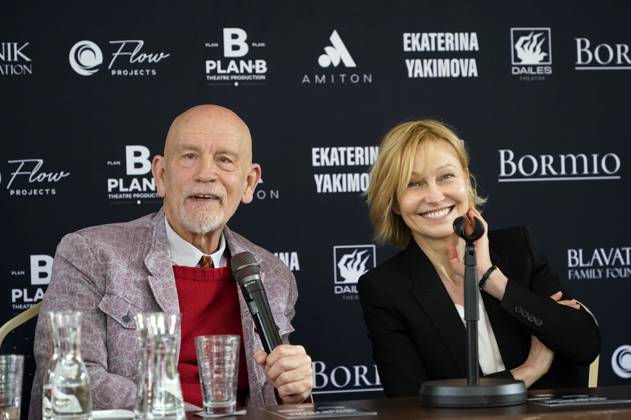 Bilder des Jahres 2025, Entertainment 06 Juni Entertainment Themen der Woche KW24 Entertainment Bilder des Tages John Malkovich und Ingeborga Dapkunaite bei einer Pressekonferenz anlässlich der Premiere des Theaterstücks In the Solitude of Cotton Fields - In der Einsamkeit der Baumwollfelder im The Westin Grand Hotel. Berlin, 09.06.2025