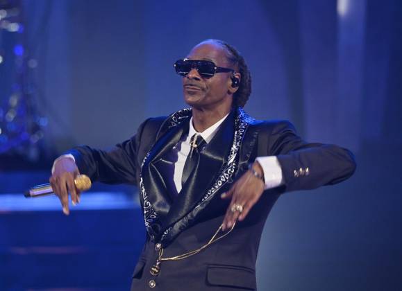 Snoop Dogg performs during the 25th annual BET Awards live telecast at the Peacock Theater in Los Angeles on Monday, June 9, 2025. The BET Awards honors Black entertainers and other people of color in music, film, sports and philanthropy.  LAP202506092022 JIMxRUYMEN