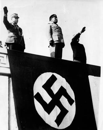 Faschistischer Diktator Benito Mussolini 1883 - 1945 10. Januar 1933 - Rom, Italien - BENITO MUSSOLINI (1883-1945), der italienische Diktator und Führer der faschistischen Bewegung, steht während einer Veranstaltung auf einem Balkon. Rome Italy Copyright: xUnitedxArchivesx xkpaxKeystonex 19330110_jul_k09_436