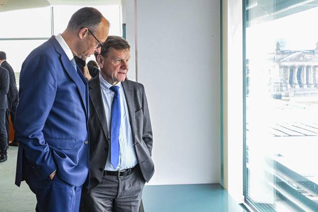 Bundeskabinett ** NUR FÜR REDAKTIONELLE ZWECKE ** EDITORIAL USE ONLY **<p>Bundeskanzler Friedrich Merz (CDU) und Johann Wadephul (CDU), Außenminister, nehmen an der Sitzung des Bundeskabinetts im Bundeskanzleramt teil., fotografiert am 11.06.2025 in Berlin.< p> Politik, Regierung Berlin Berlin Berlin Copyright: MaurizioxGambarini