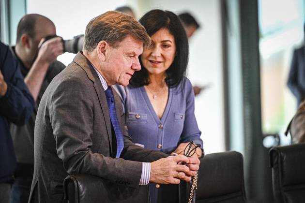 Bundeskabinett ** NUR FÜR REDAKTIONELLE ZWECKE ** EDITORIAL USE ONLY **<p> Johann Wadephul (CDU, l), Außenminister, und Katherina Reiche (CDU), Bundesministerin für Wirtschaft und Energie, nehmen an der Sitzung des Bundeskabinetts im Bundeskanzleramt teil, fotografiert am 11.06.2025 in Berlin.< p> Politik, Regierung Berlin Berlin Berlin Copyright: MaurizioxGambarini