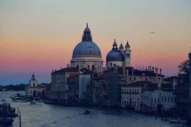 Santa Maria della Salute Cathedral - view from Academia bridge Model Released GentleGiantProductions_ID27227_782804_005 Copyright: xx RECORD DATE NOT STATED